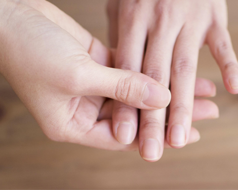 Manchas brancas nas unhas?