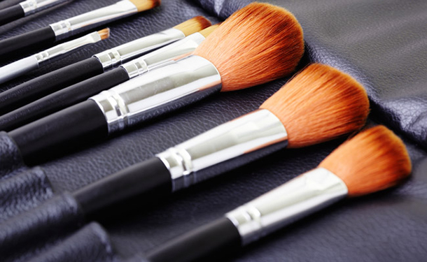 Saiba como lavar pincéis de maquiagem