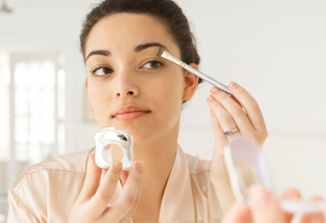 Posso usar maquiagem vencida?