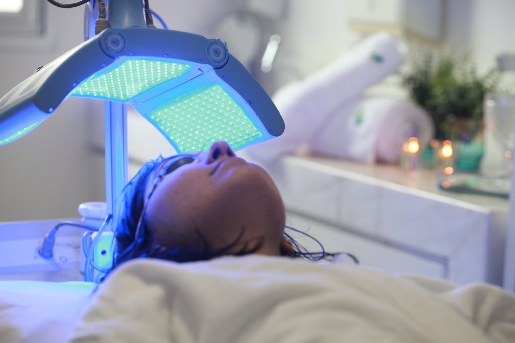 LED terapia para dermatite seborreica